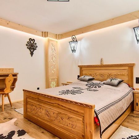 Apartament Zakopane Utrzymany W Stylu Goralskiej Chaty Luaran gambar